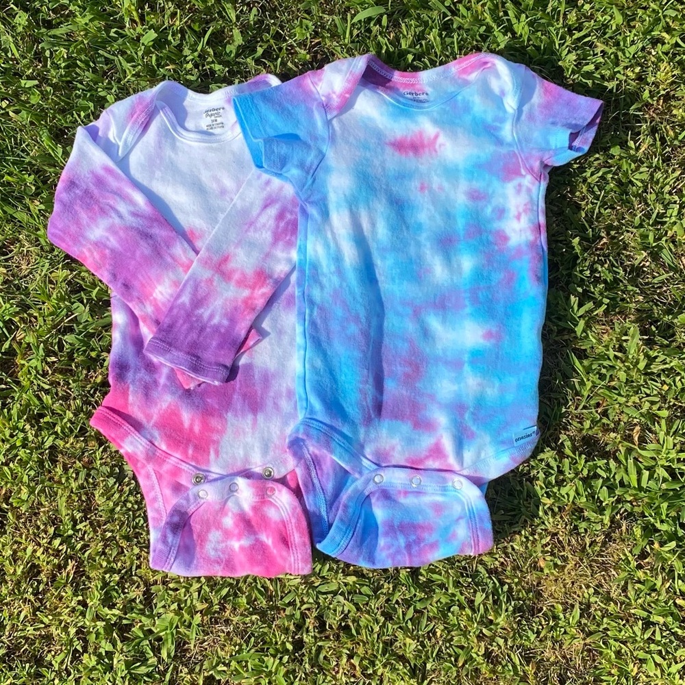 🌌•2 kids Galaxy tie dye onesies•🌌